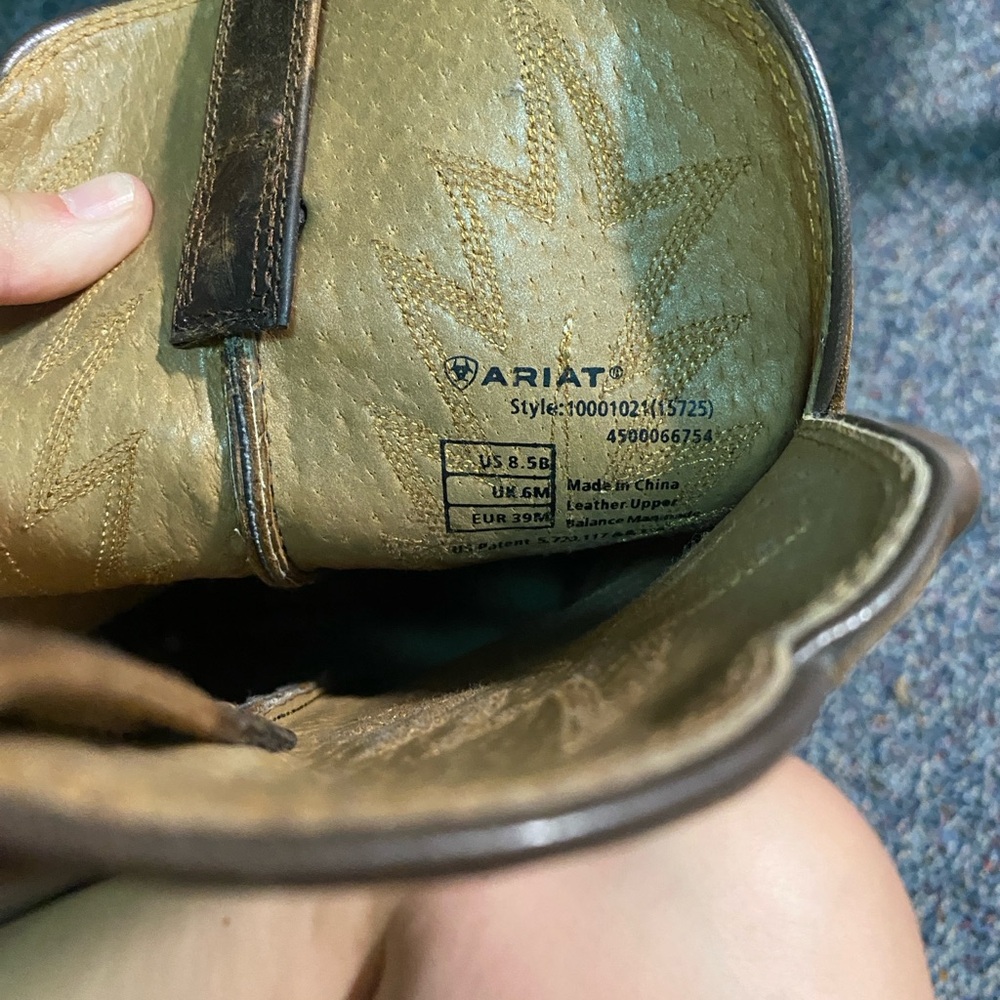 Ariat Brown Western Boots with Embroidered Design - Picture 4 of 6